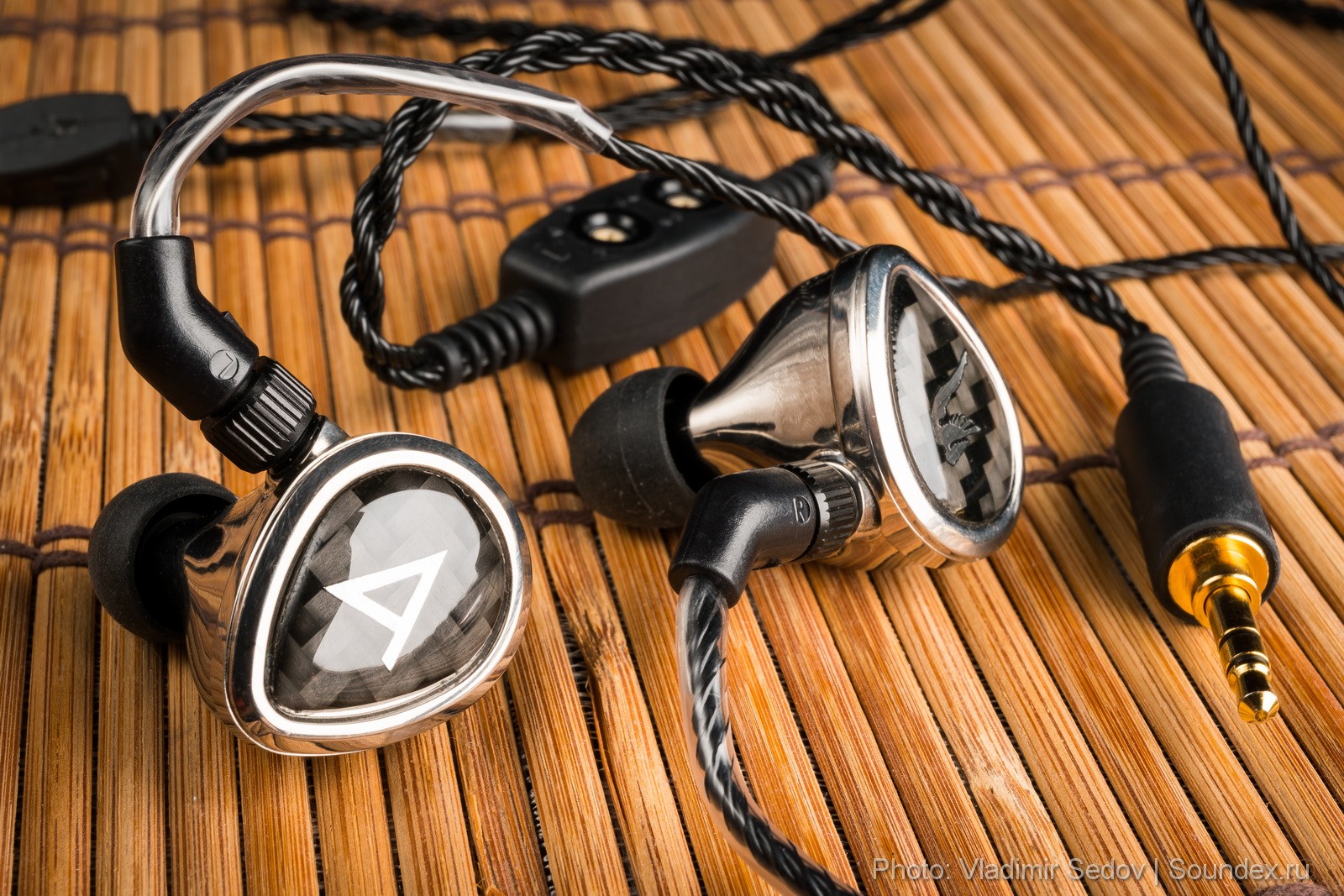 Review. Astell&Kern Layla II and Rosie armature headphones. Who 