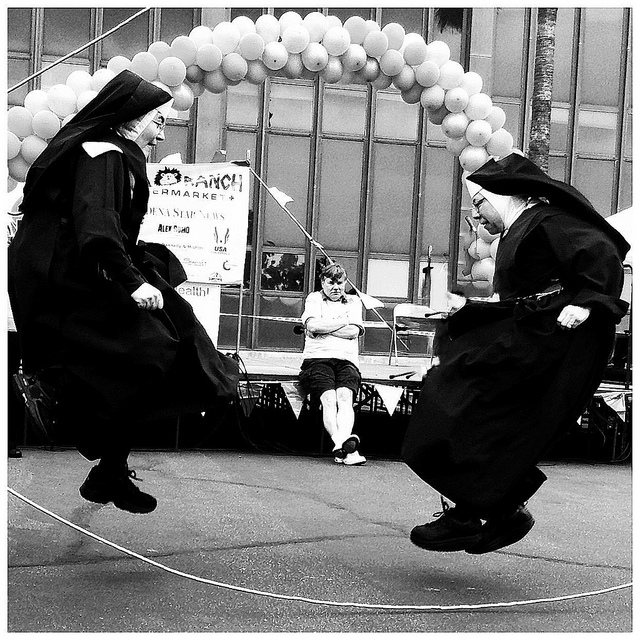 nuns+having+fun+10.jpg