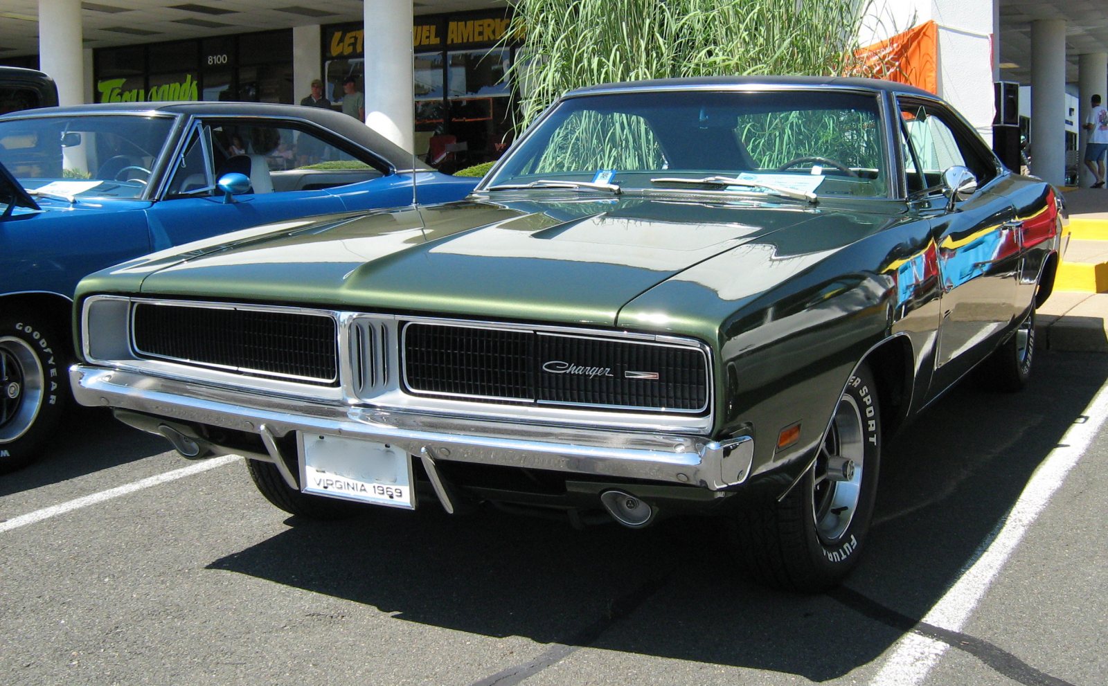 1969_Dodge_Charger_green_F.jpg