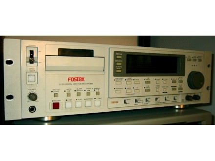 Fostex-DAT-Recorder-D-25_slika_L_1586108.jpg