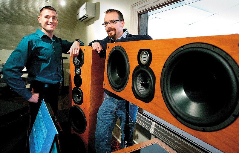 Grammys_Legacy_Focus_SE_Surround_System_Speakers_V2.jpg