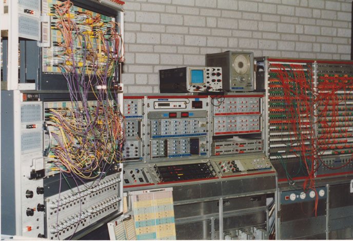 TAR01_analog_system_sonology.jpg