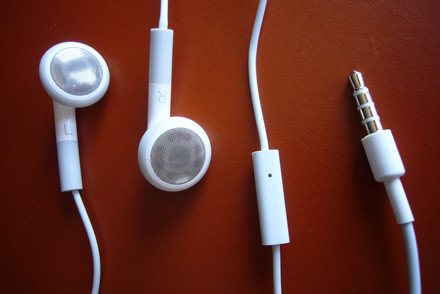 iphone-review-headphones.jpg
