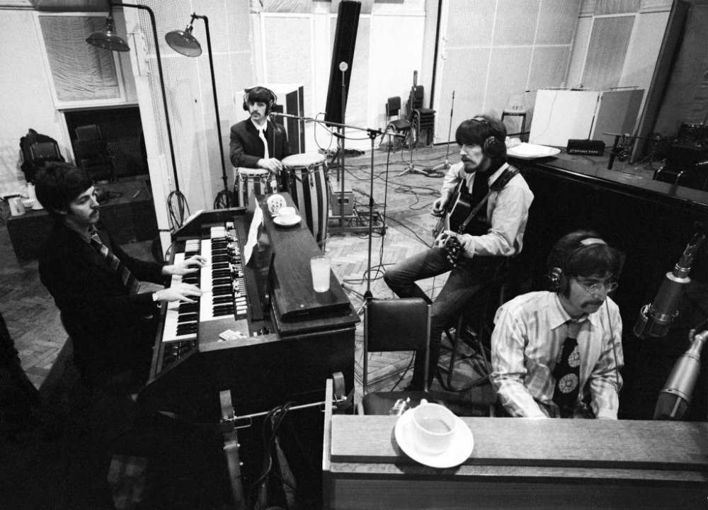 the-beatles-in-studio-recording-sgt-pepper-at-abbey-road-67-1024x737.jpg