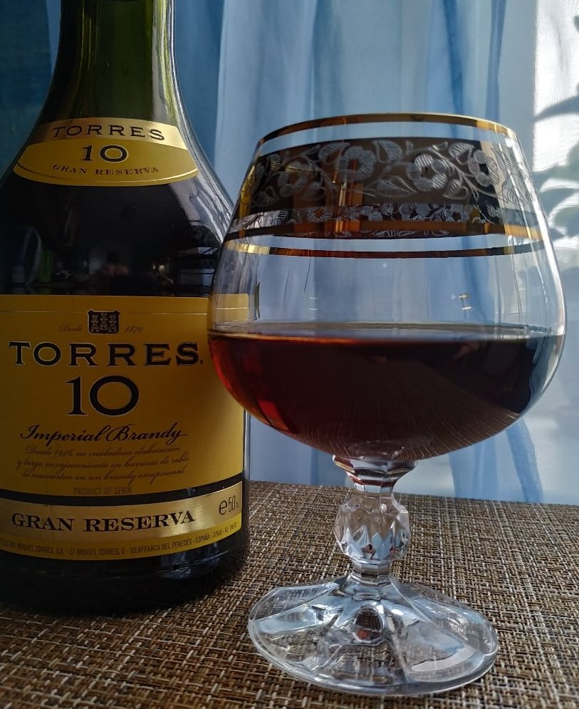 10 gran. 10 Летний Торрес бренди. Бокал Torres Brandy. Ром Торес 10. Торес 10 летний.