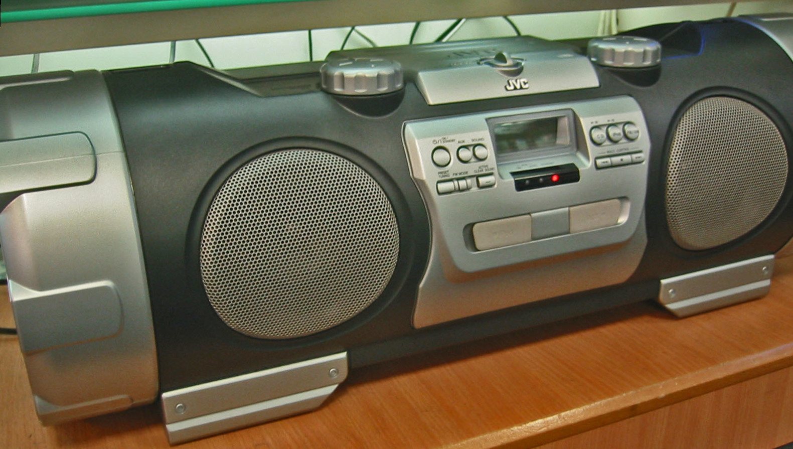 JVC_boombox.jpg.717184fc54511ac606fa3ae4736f133e.jpg