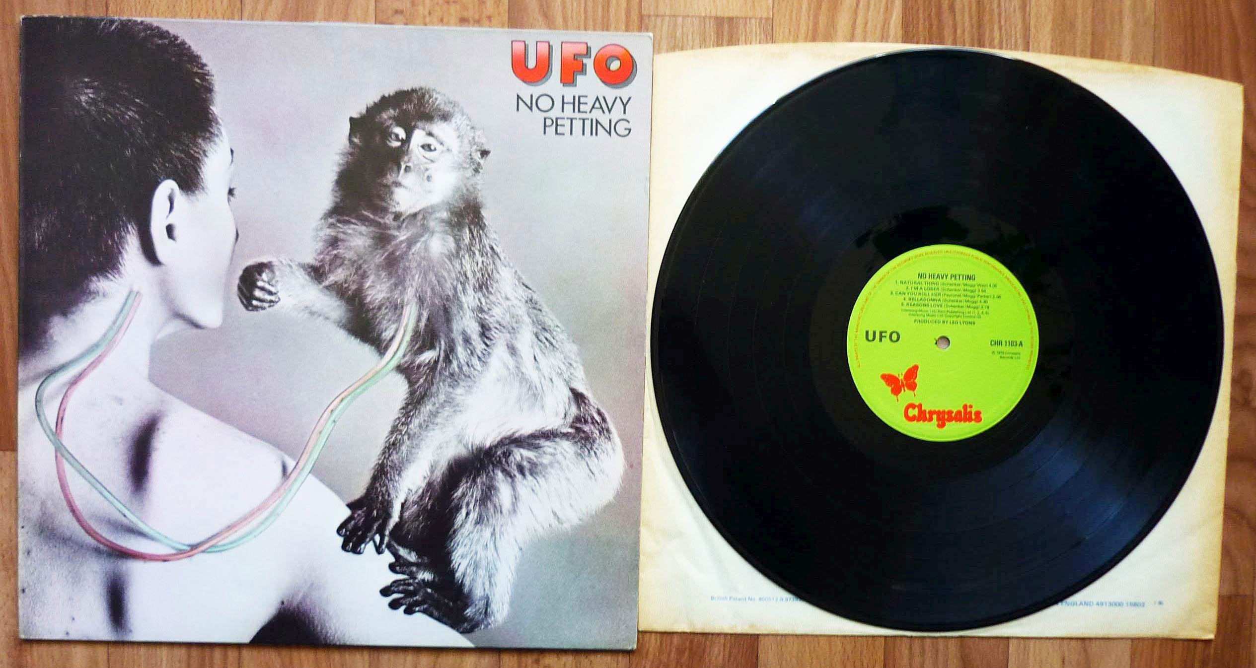 Ufo phenomenon 1974. Ufo "no heavy petting". Ufo пластинки. 2007 собачья любовь |. альбом "no heavy petting".