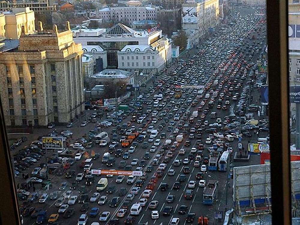 Шумный город москва. Пробки в москве час пик. Шумный город. Пробки в москве. Самая широкая улица в москве.