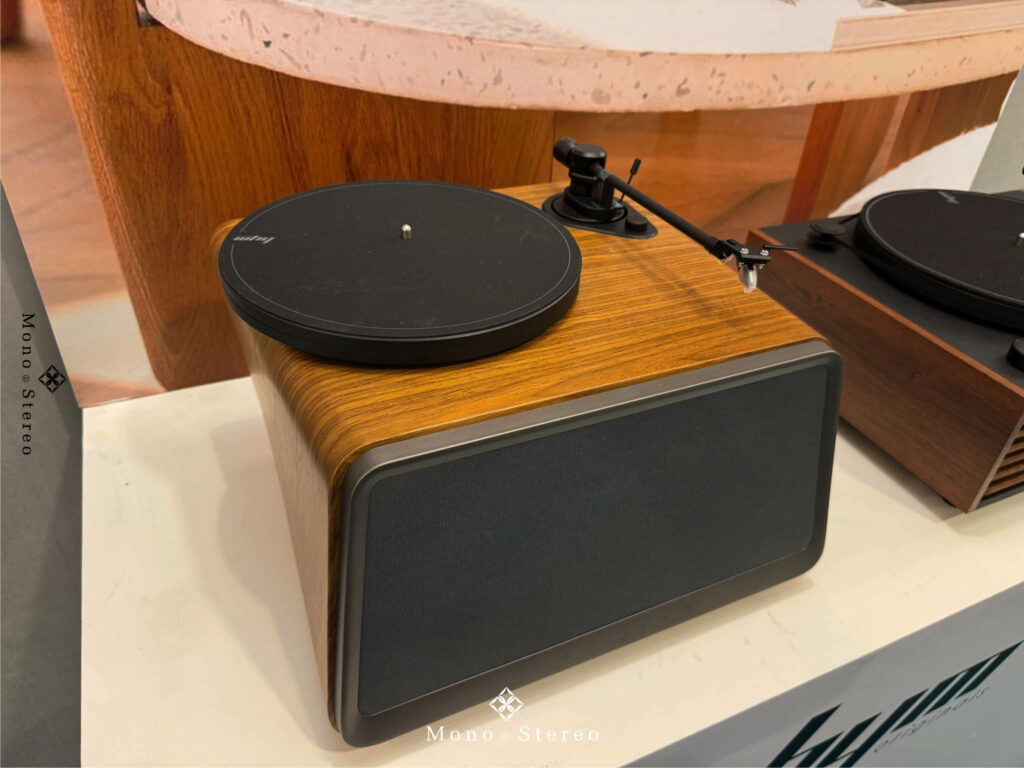 KL_International_AV_Show_2024_report_review_matej_isak_mono_and_stereo_2024_high_end_audiophile_luxury_audio_music_00002-1024x768.jpg.8fda8da7c11a4c881ef15d52f9bc5dce.jpg
